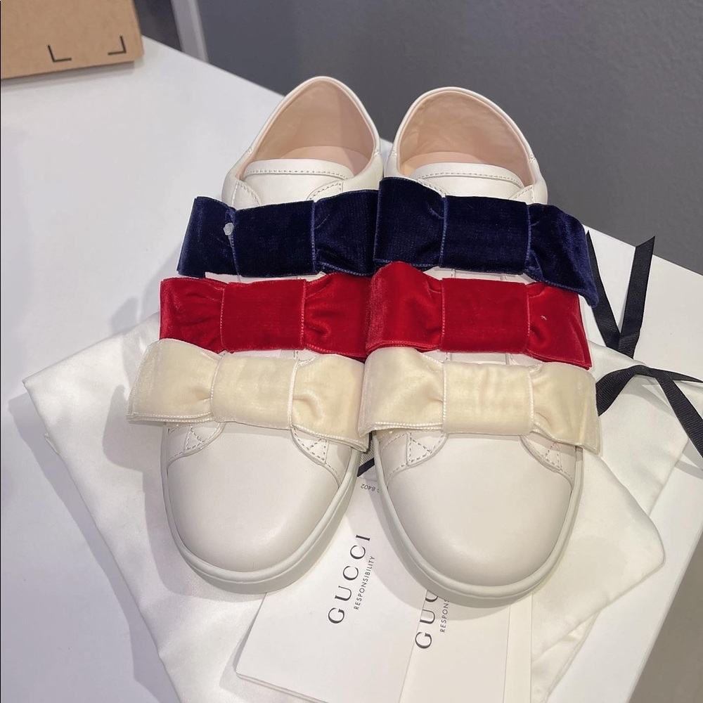 ❌SOLD ON IG❌Size 37.5. Fits TTS 7.5US. Brand new G velvet bow sneakers